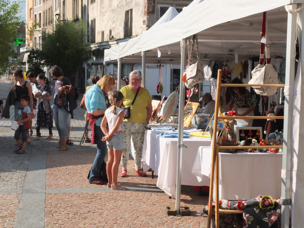 visiteurs sur la place des vosges